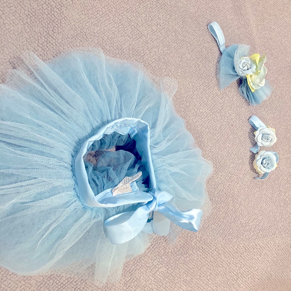 Newborn/Infant photo outfit. Tutu, booties, and Headband set.
